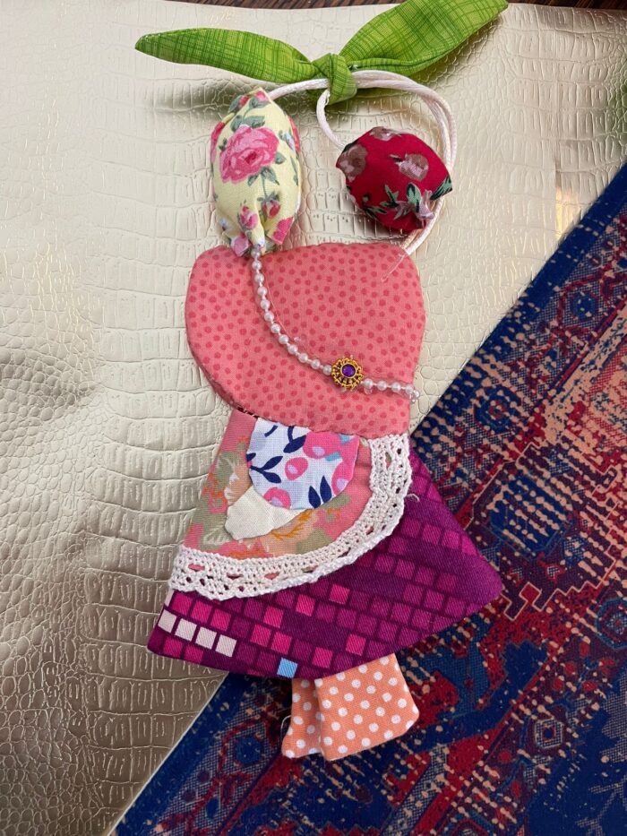 Key holder Art name: Japanese embroidery Completely handmade Using all-thread fabrics, washable Designed to protect other items such as mobile phones and glasses from scratches