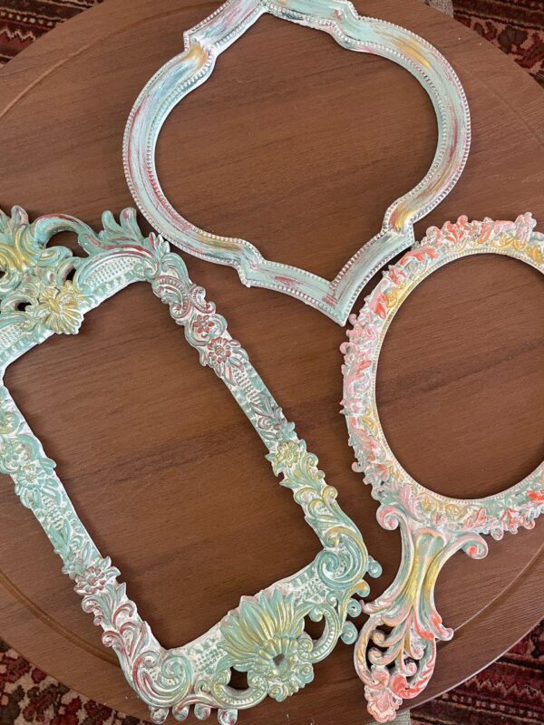 Antique frames Sizes generally range from 15 to 45 centimeters Customizable color
